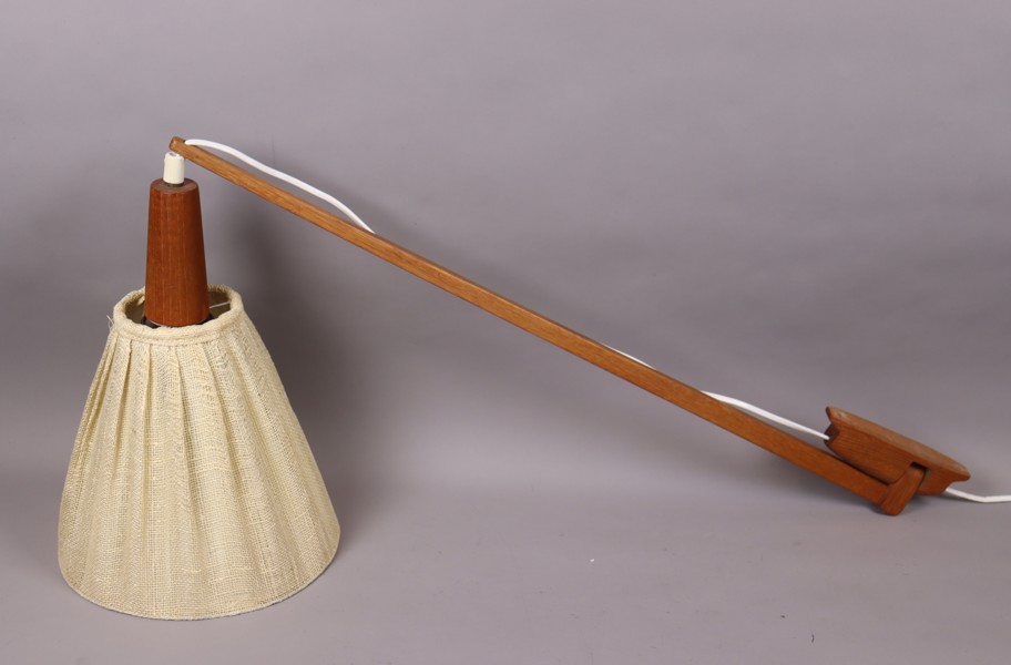 Luxus, Vittsjö, vägglampa på arm i teak, 1950/60-tal