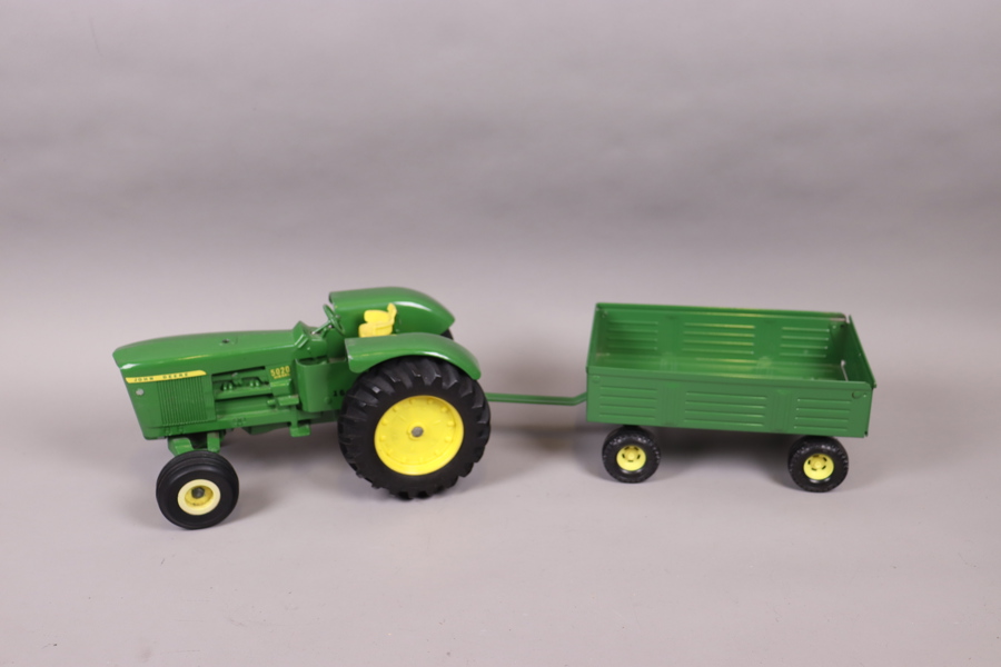 Ertl, USA, John Deere traktor med släp