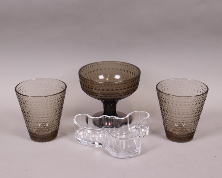 Oiva Toikka, Iittala, "Kastehelmi (daggdroppe),glas och skål på fot samt Alvar Aalto, Iittala, "Savoy", skål i glas, 4 delar