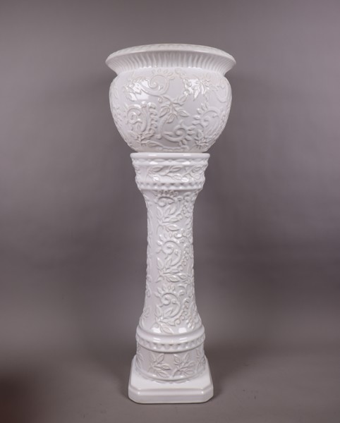 Piedestal och kruka i vitglaserad keramik_49649a_8dc4bc7655d6e73_lg.jpeg