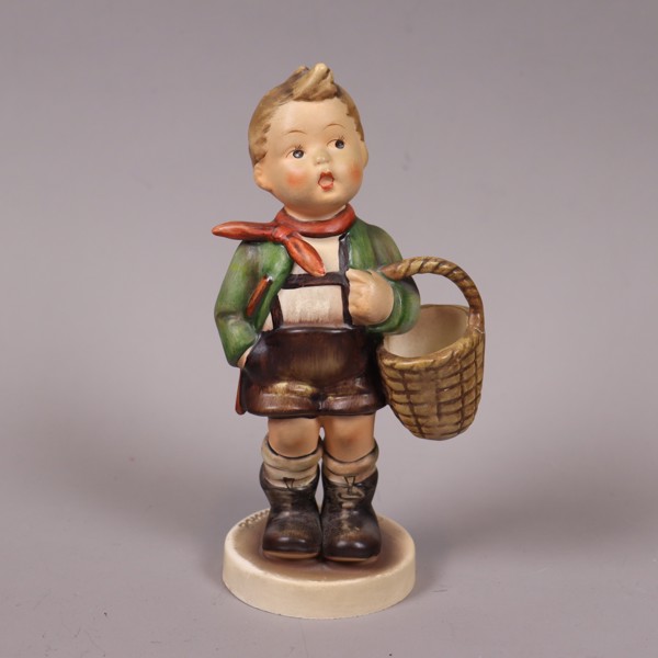 Goebel, Hummel, figurin 51/0, "Village Boy"_49651a_8dc4bce61128b67_lg.jpeg