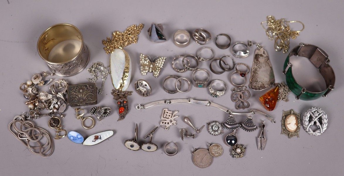 Diverse silversmycken, ringar, halsband, hängen mm_49672a_lg.jpeg