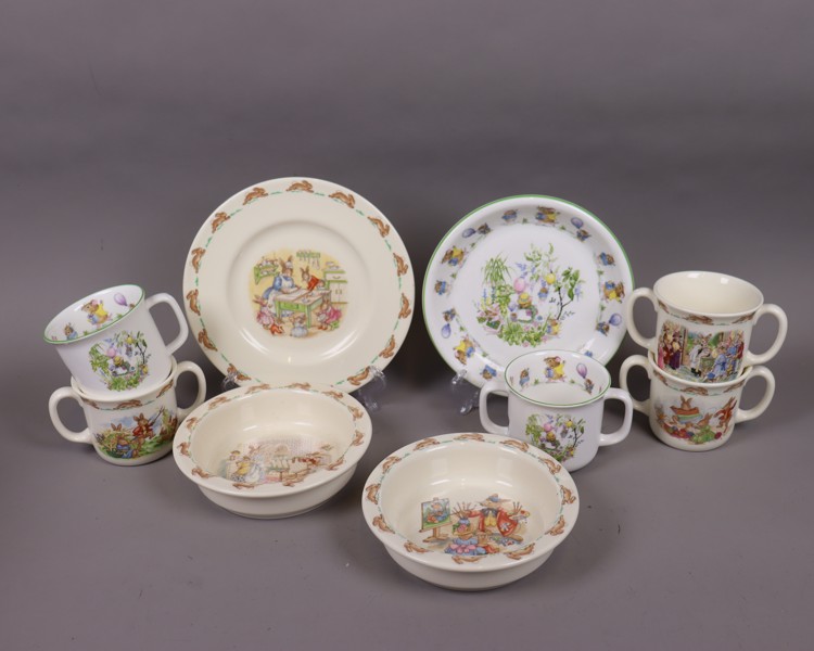 Royal Daulton, "Bunnykins" samt Royal Crafton, "On the occasion", barnservis, 9 delar