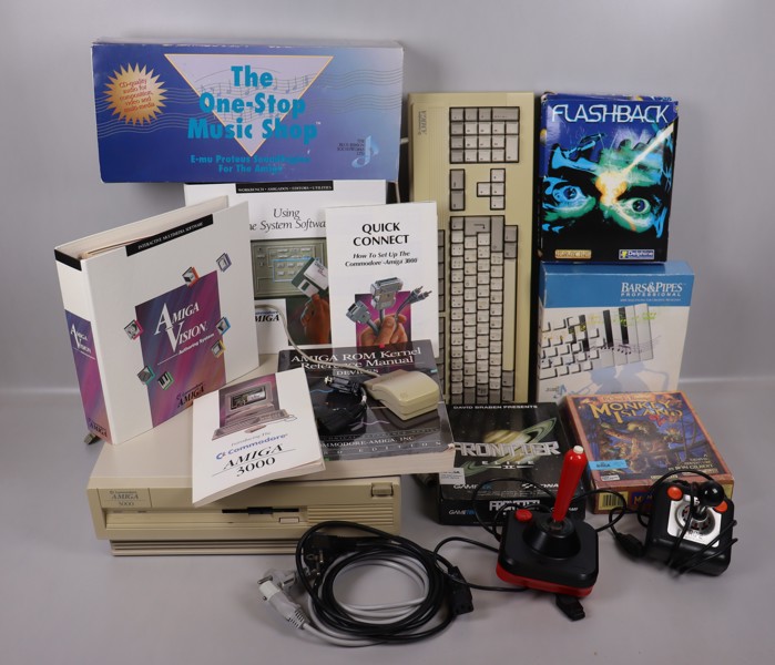 Commodore Amiga 3000, puckelmus, tangentbord, manualer, spel, E-mu Proteus Soundengine, joysticks mm