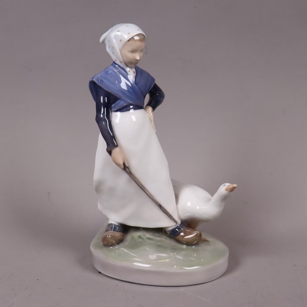  Christian Thomsen, Royal Copenhagen, figurin 528, "Goose Girl"