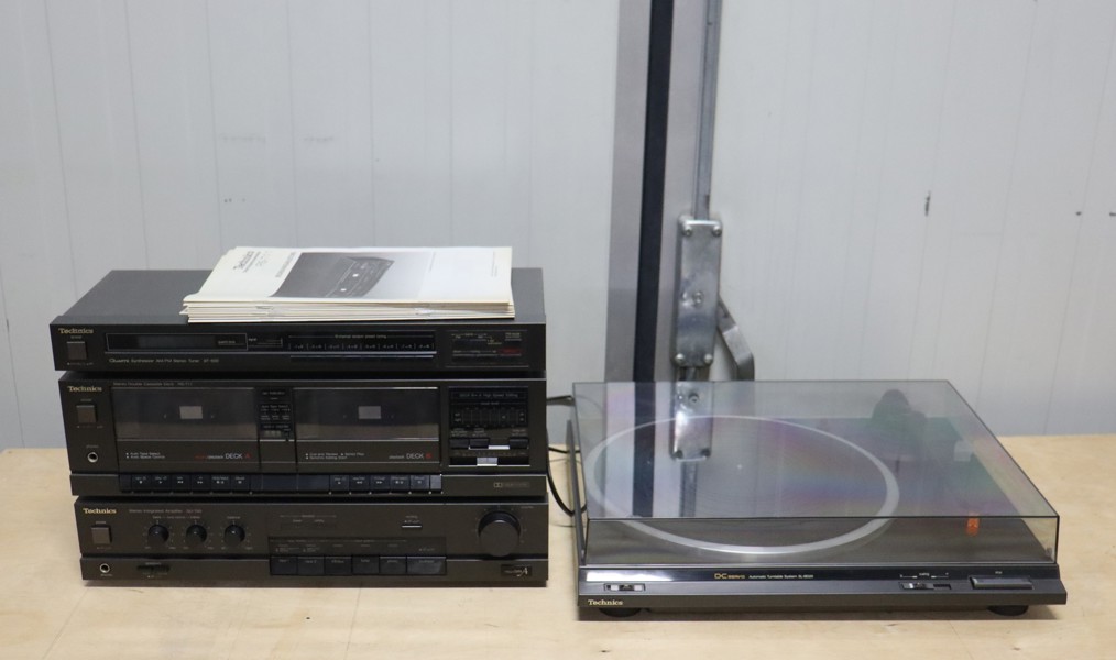 Technics stereo med SL-BD20 skivspelare