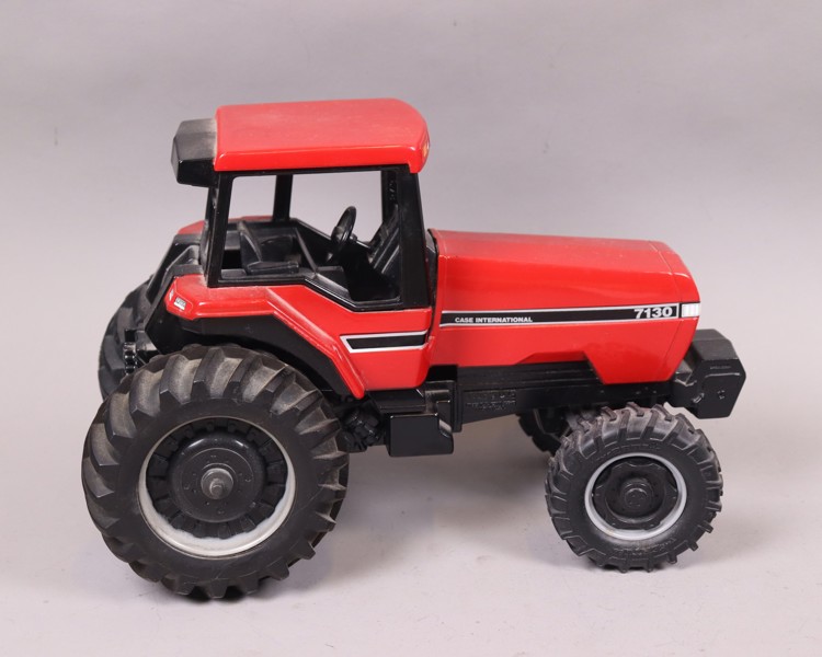 Ertl, USA, Case International 7130 traktor, 1:16_50335a_8dc57d4ac491b98_lg.jpeg