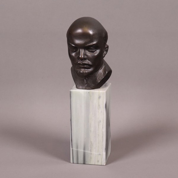 Vladimir Lenin, byst i metall på marmorsockel_50426a_8dc59f52117a947_lg.jpeg