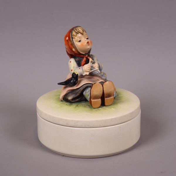 Goebel, Hummel, figurin på lockask i keramik_50586a_8dc5e2ff8ecbfd8_lg.jpeg