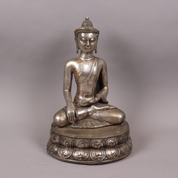 Buddha Shakyamuni sittande på lotusbädd, figurin i vitmetall_50926a_8dc64f12326d05d_lg.jpeg