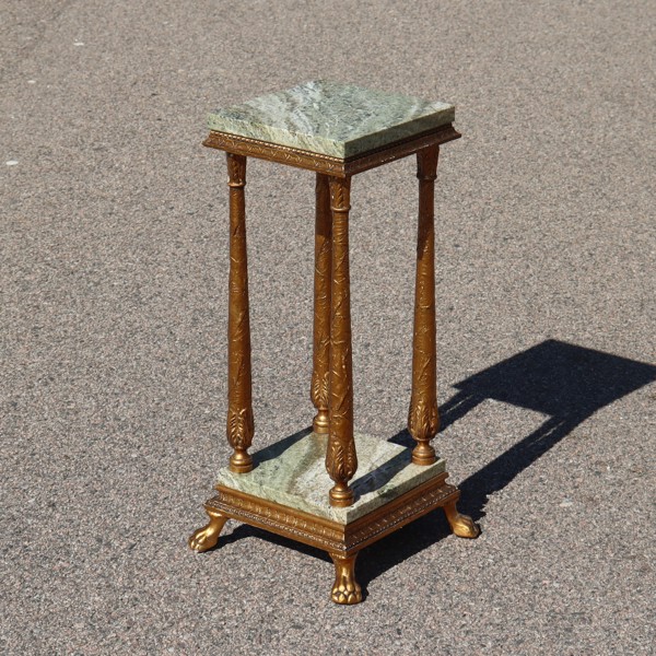 Piedestal med stenskivor och förgyllt trä_50994a_8dc6756a69cd6be_lg.jpeg