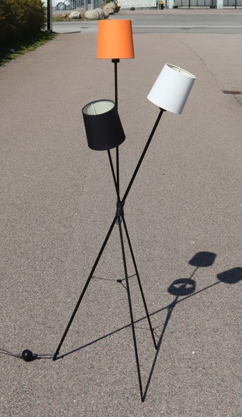 Frandsen Lighting A/S, Denmark, "Dexter", golvlampa i svart metall med 3 ljuskällor_50999a_8dc675efedd02cf_lg.jpeg