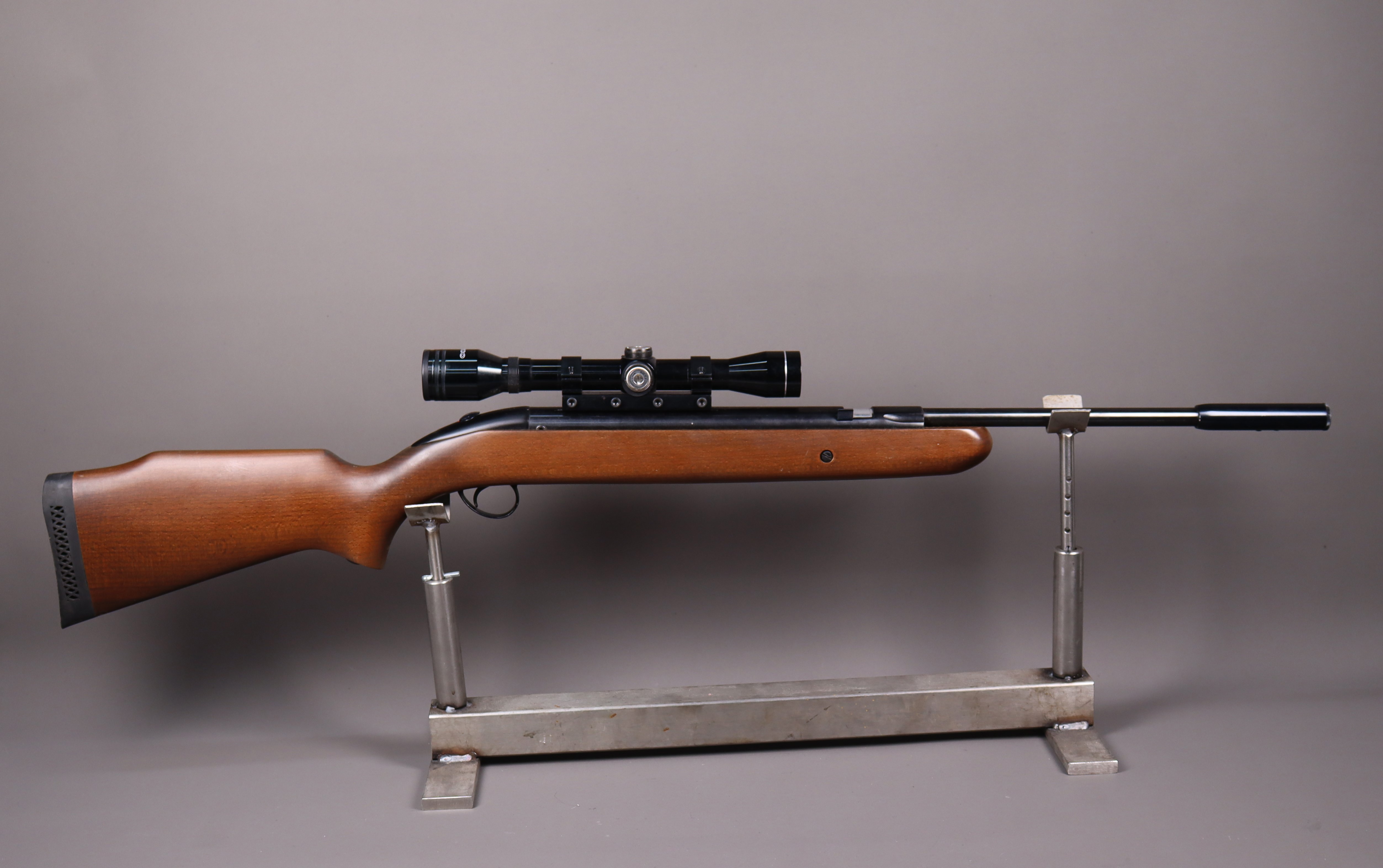 BSA Guns, England .22 (5,5mm), luftgevär med Tasco kika Auktion