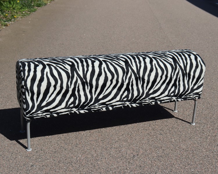 Ikea, "Pastill", bänk med zebramönstrad klädsel_51170a_8dc6b2deac188be_lg.jpeg