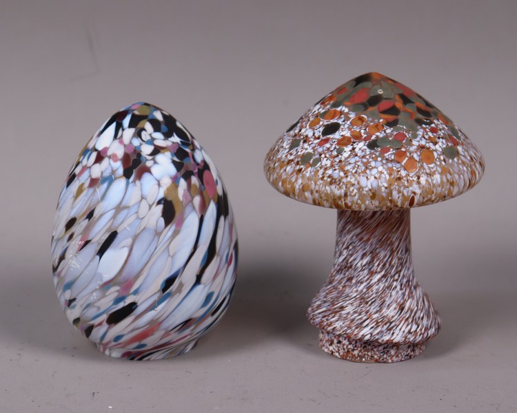Monica Backström, Kosta Boda, svamp och ägg i polykromt glas, 2st_51214a_8dc6bfa4469bbcf_lg.jpeg