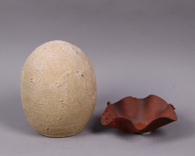 Brigitte Linde, Höllviken, ägg och ljuslykta i keramik, 2 delar_51215a_8dc6bfa8f89706d_lg.jpeg