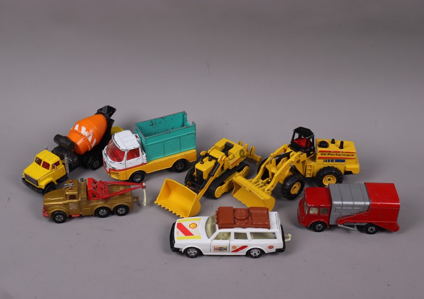 Corgi, Matchbox mm, diverse leksaksbilar och maskiner, 7st