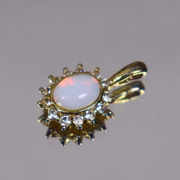 Hängsmycke, australisk triplet opal, 18k plätterad sterling silver