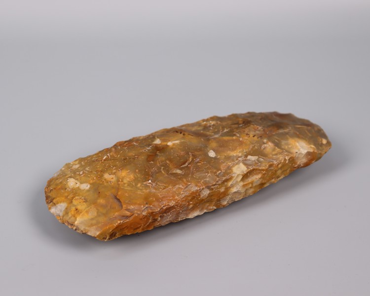 Sten -/flintyxa, stenålder  (8000-1800 f.Kr)_51557a_8dc73ed7fa0e061_lg.jpeg