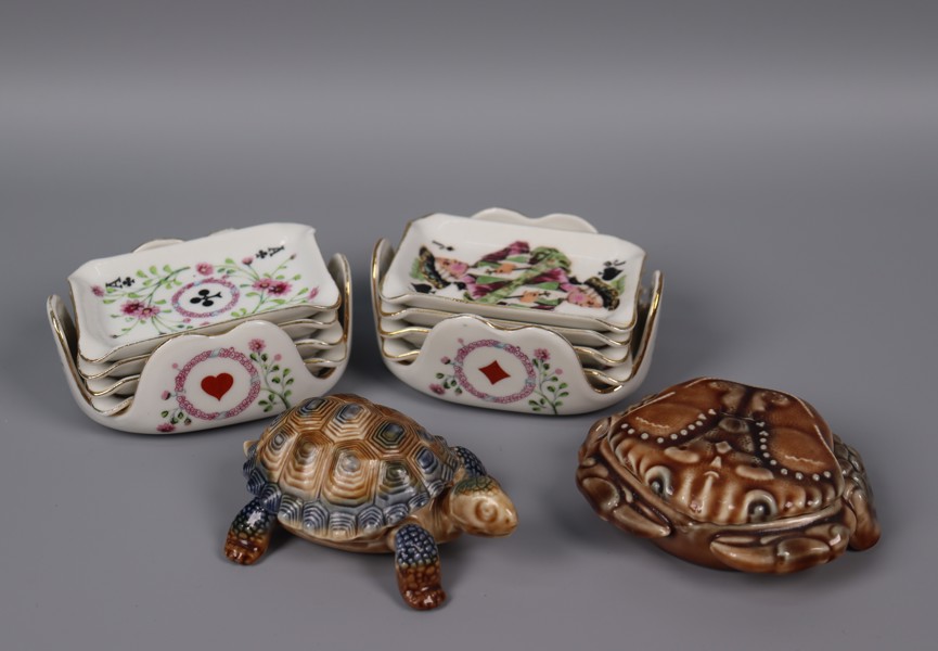 Wade, England, lockaskar i keramik, sköldpadda och krabba samt spelkortsaskfat_51615a_8dc74d00b90dd3a_lg.jpeg