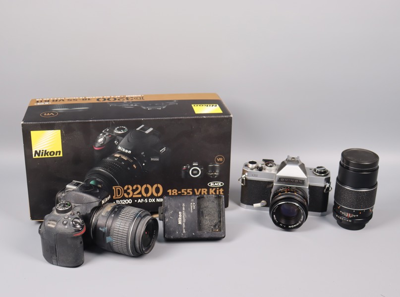 Nikon D3200 digital systemkamera samt Chinon kamera