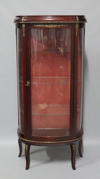 Vitrinskåp, Louis XVI-stil, 1900-talets andra hälft_51667a_8dc763f9d3fd358_lg.jpeg