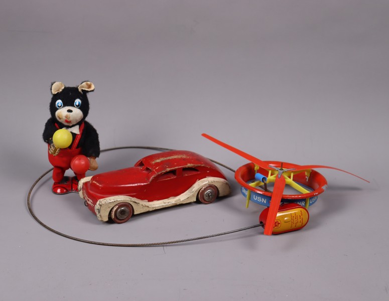 Arnold, W.Germany, helikopterleksak i plast och plåt, T-N Nomura Co, plåtleksak, björn som spelar maracas, Brio, träbil, 1950-tal