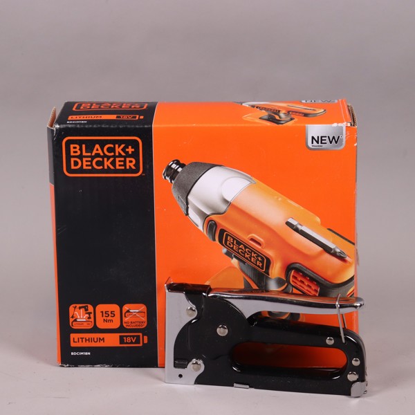 Black & Decker 8V skruvdragare samt häftpistol