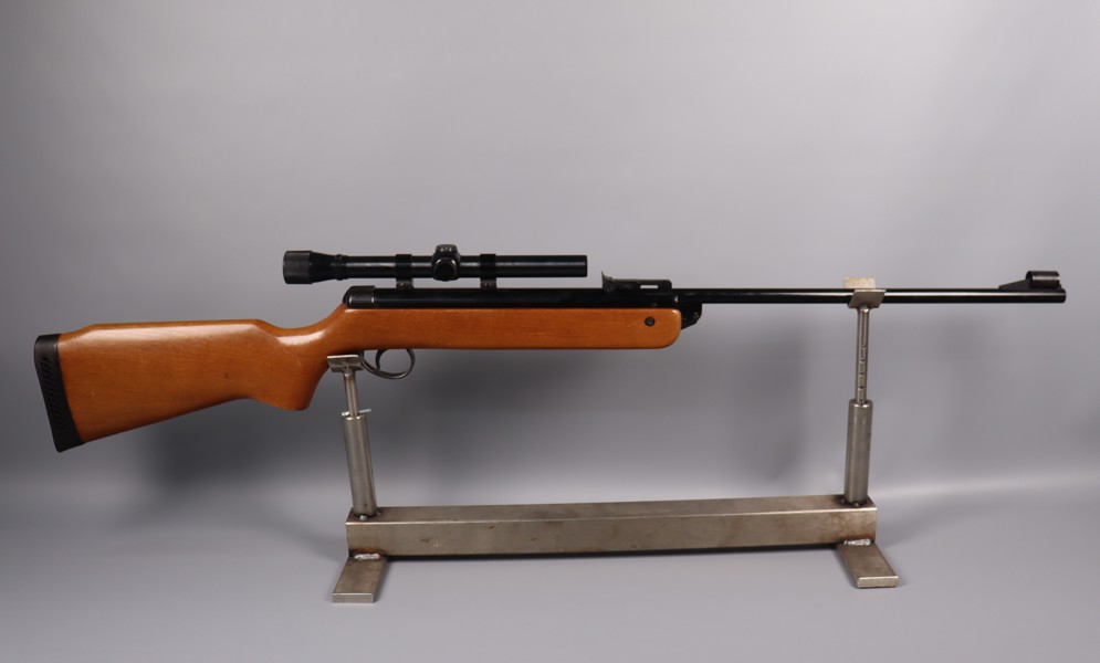 BSA Guns Ltd, England, "Meteora", luftgevär med kikarsikte, cal.177