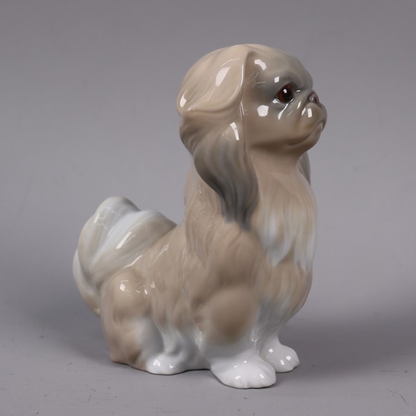 Salvador Furi, Lladro, figurin #4641G, "Pekinese sitting"