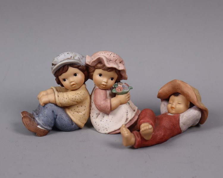 Julia E. Limpke, Goebel, "Nina & Marco", figurin, barn koppla av, 2st