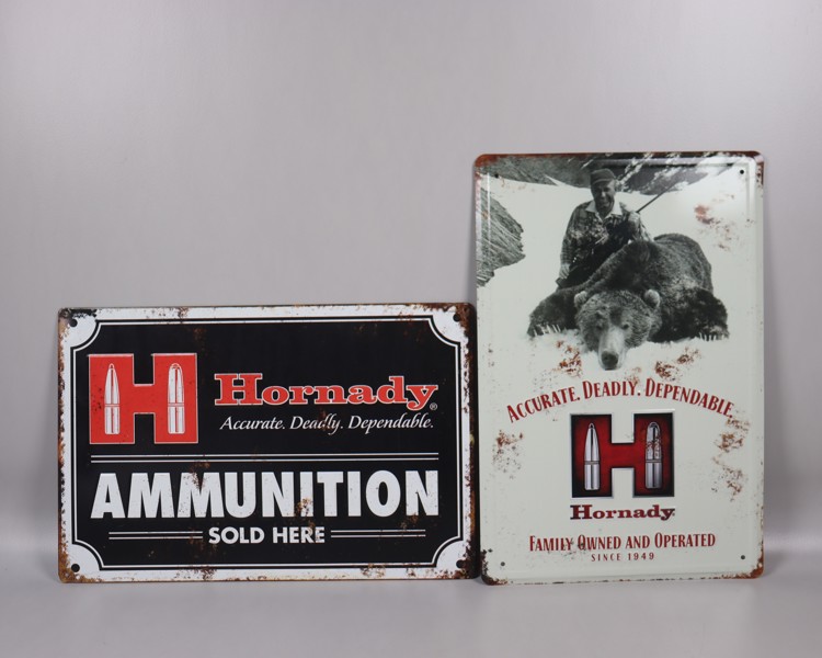 Hornady, skyltar i plåt med ammunitionsreklam, samtida