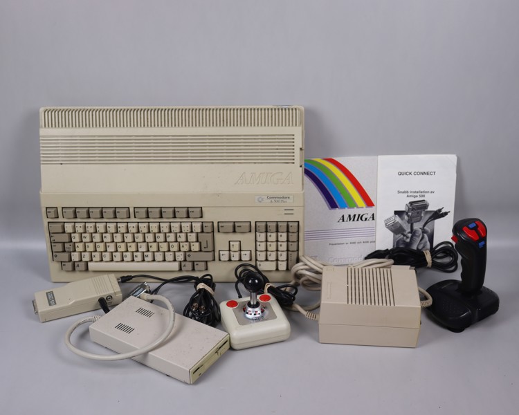 Commodore Amiga A500 Plus med tillbehör