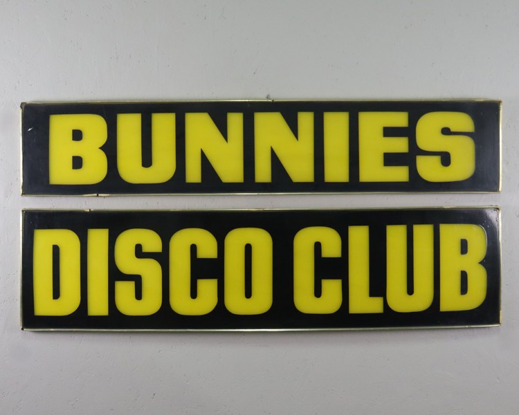 Bunnies Disco Club, Trelleborg, skyltar i plast, 1979-1980-tal