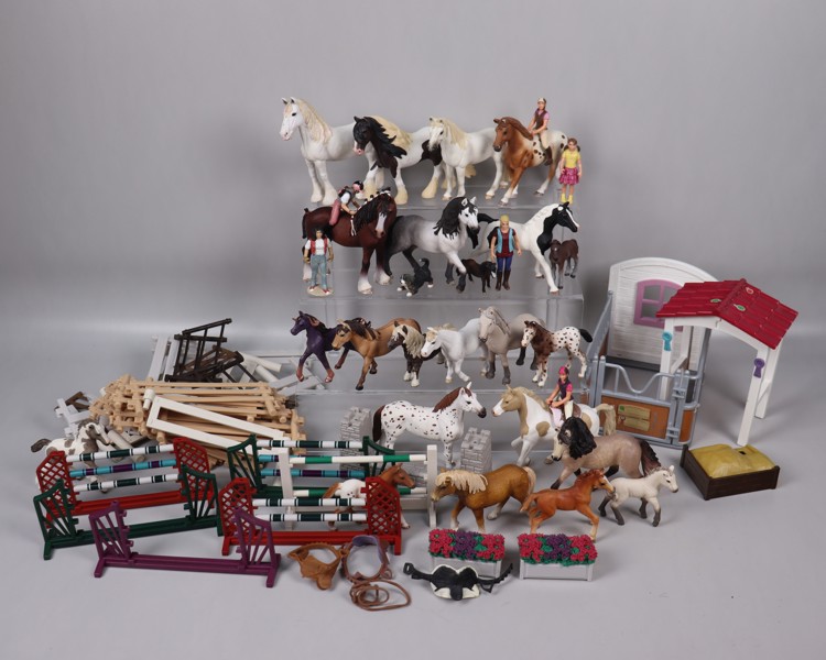 Schleich, hästar, hinder, figurer och tillbehör