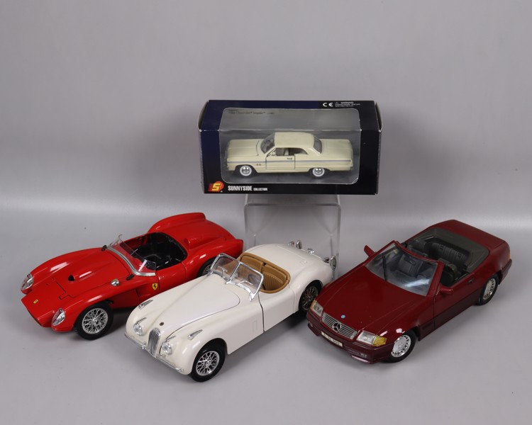 Modellbilar, Bburago Ferarri 250 Testa Rossa 1:18, Ertl Jaguar XK-120 1:18 mm, 4st