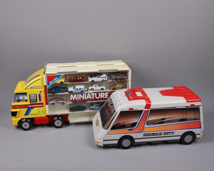 Turboleader lastbil samt MicroMachines campingbil med bilbana