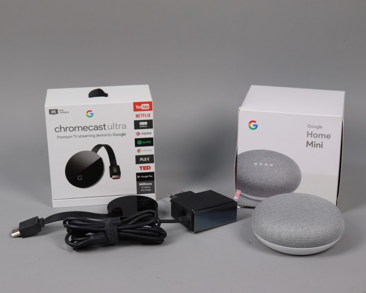 Google Chromecast Ultra samt Home Mini