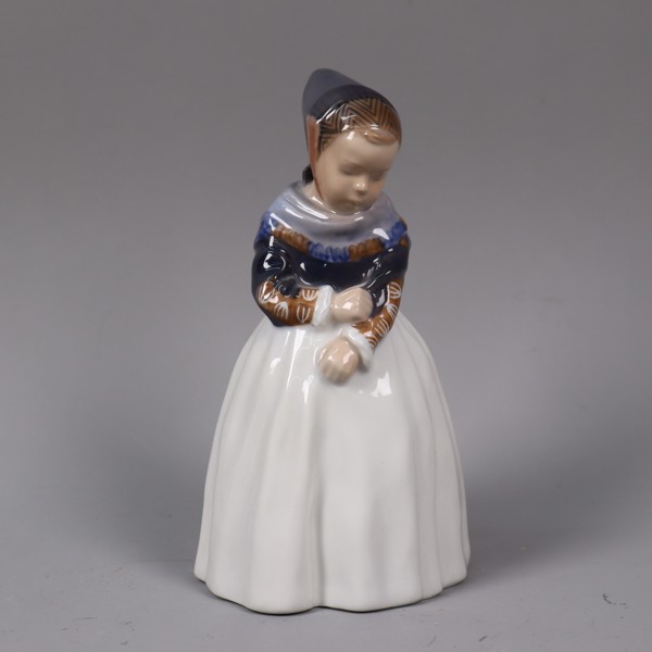 Lotte Benter, Royal Copenhagen, figurin #1251, "Amager Girl"