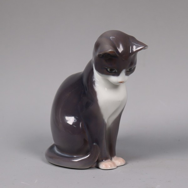 Ingeborg Plockgross-Irminger, Royal Copenhagen, figurin 435, sittande katt