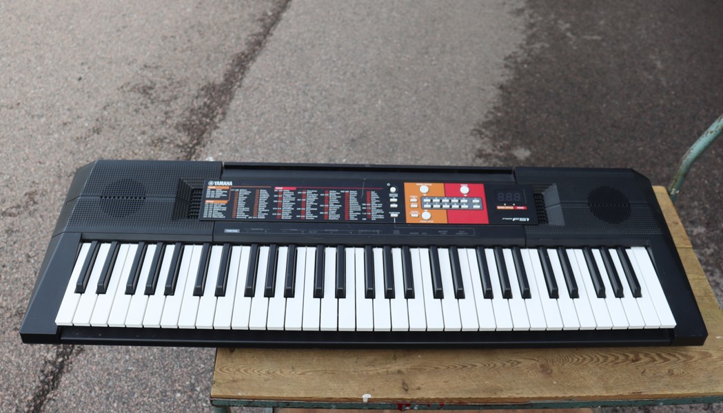 Yamaha PSR-F51 keyboard