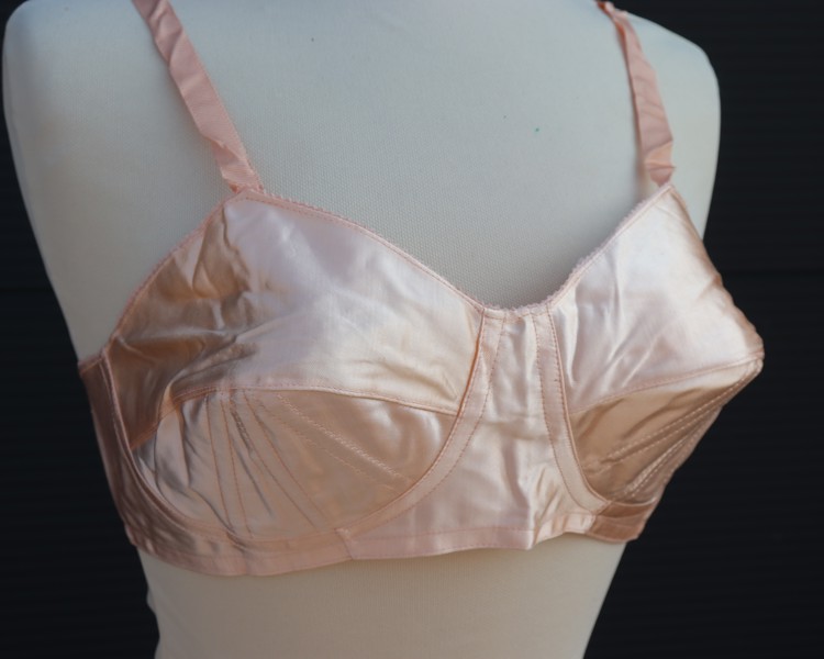 BH/brösthållare, satin, 1950-tal, obegagnad