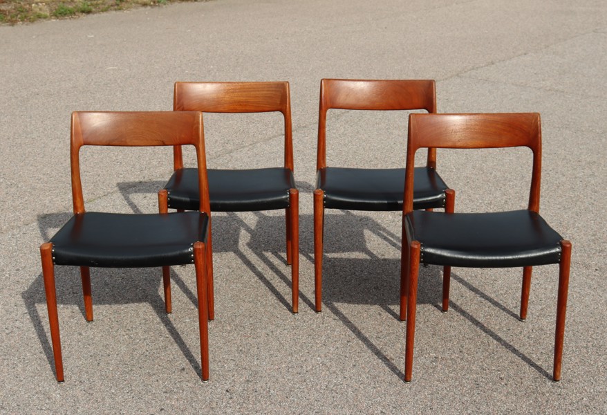 Niels Otto Møller för JL Møllers, Danmark, stolar "Modell 77", formgivna 1959, 4st