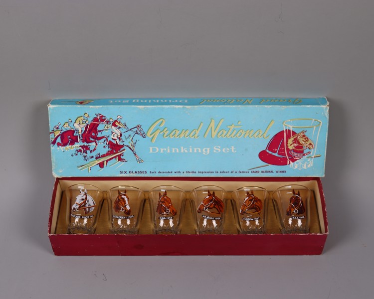 Grand National Drinking Set, snapsglas med Grand National Horse Race vinnare, 1950-tal, 6st