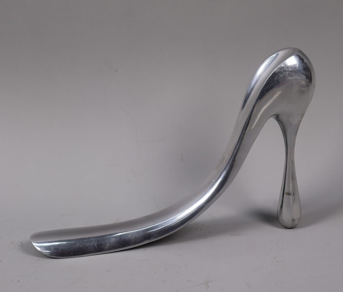 Manolo Blahnik, skohorn i aluminium, 1900-talets senare del