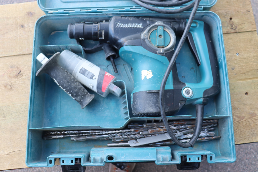 Makita HR2811FT, 800w borrhammare med tillbehör