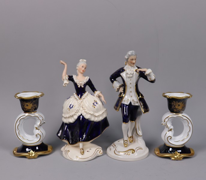 Royal Dux, figuriner i barockstil samt Weimar ljusstakar, 4 delar