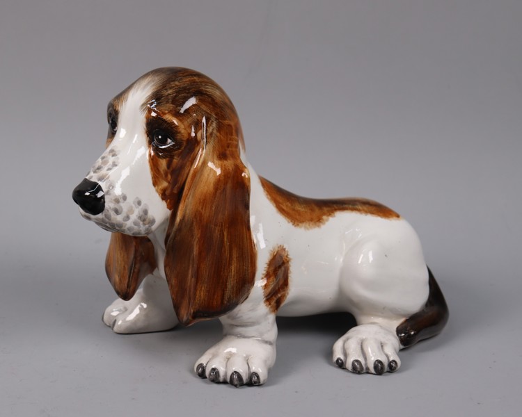 Hundskulptur i keramik, Italien, Basset