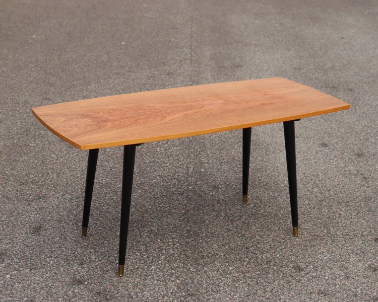 Soffbord, teak, svarta ben med mässingsfot, 1950/60-tal