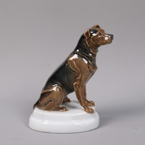 Paul Walther, Meissen, Tyskland, figurin, sittande hund, 1930-tal